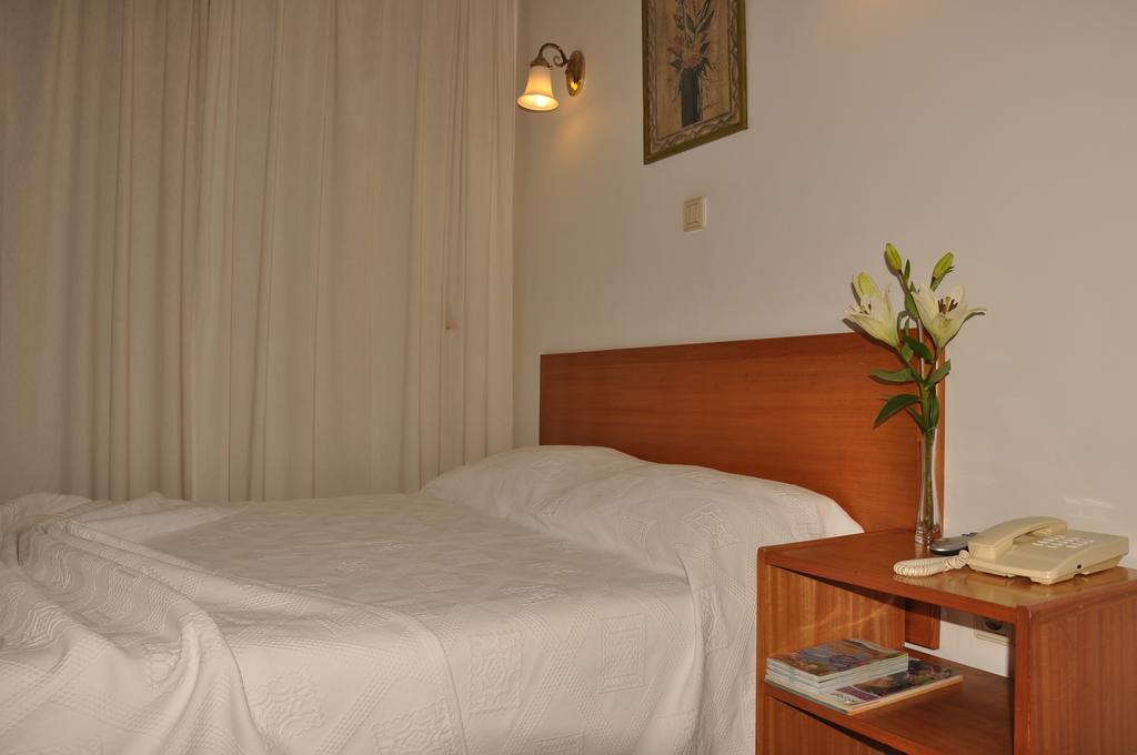Residencial D. Joao III Hotel ปอนตาเดลกาดา ภายนอก รูปภาพ